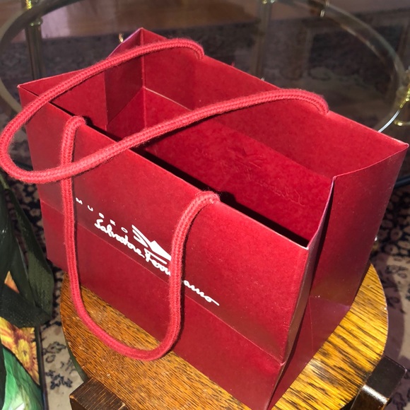 Salvatore FERRAGAMO museum gift bag - Picture 2 of 3